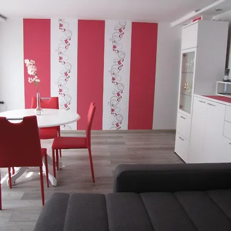 Nettes In Hartmannsdorf Mit Garten- Terrasse Und Grill By Interhome